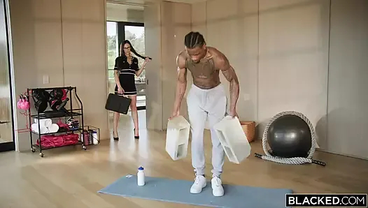 karartılmış yaramaz eş sarah sneaks içinde bir gizli bbc çözmek