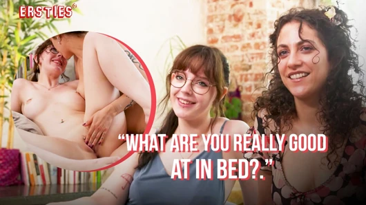 Ersties - iki sevimli Bebek bir Adamın önünde Lezbiyen Seks Yapıyor