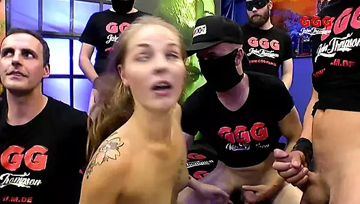 Ggg John Thompson Alman Kız Mızrak yiyor İster