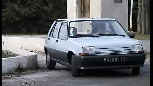 ateşli sarışın Fransız bebek  bir büyük çük içinde ona göt