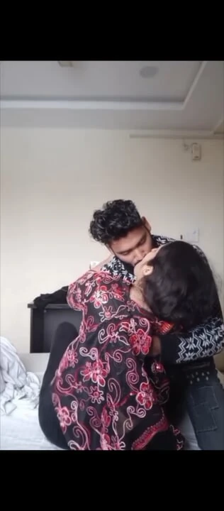 İzle Desi sevgilisi Romantizm ve sikişiyor içinde doggy stil Desi sevgilisi romantizm ve sikişiyor içinde doggy stil