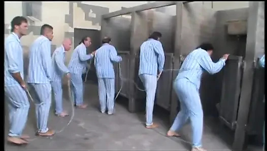 İki azgın bebek tüm deliklerden sertçe beceriliyor