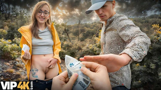HUNT4K. Ormanda güzel göğüsleri olan çıplak bir yabancıyla tanıştım