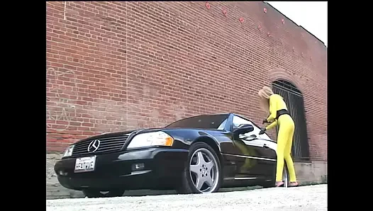 Yarağa aç memeler dışarı çıkıyor